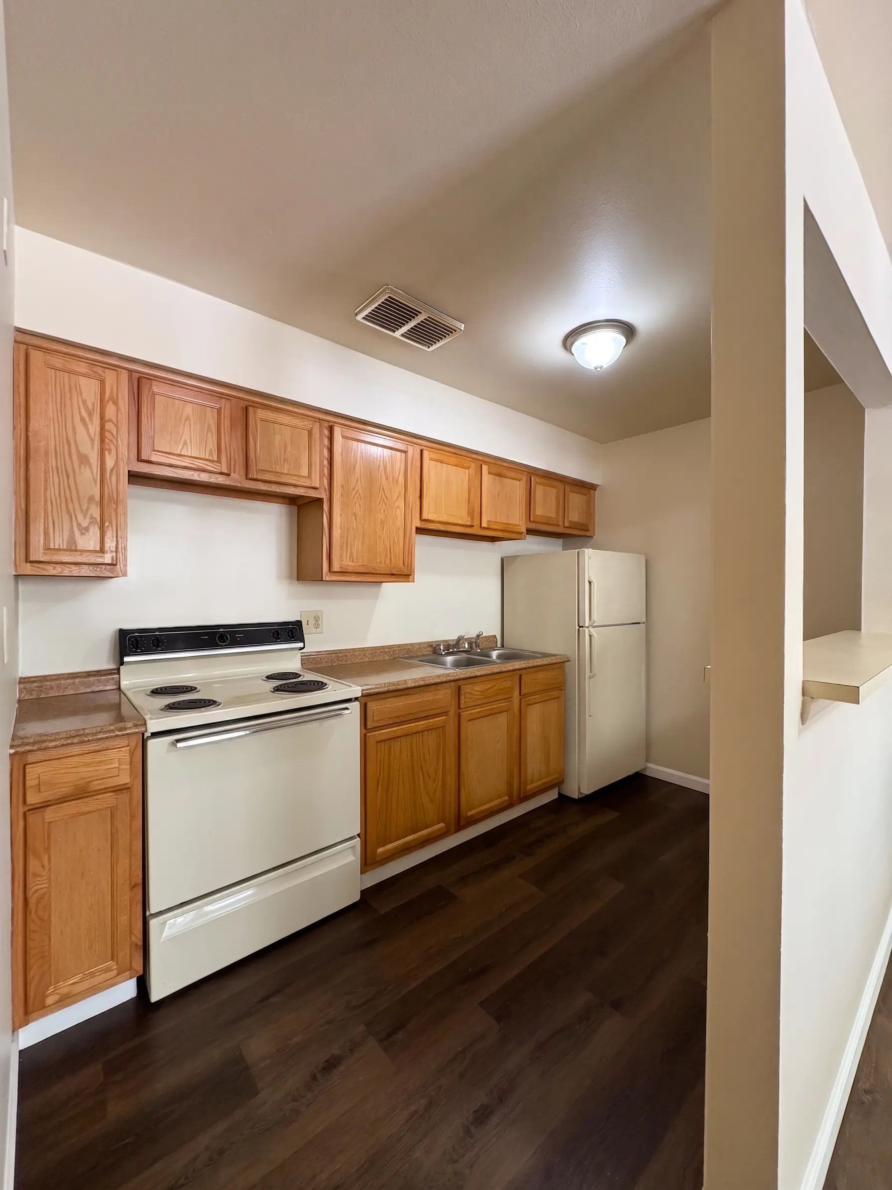 Apartment interior and finishes at Park Plaza Manor.